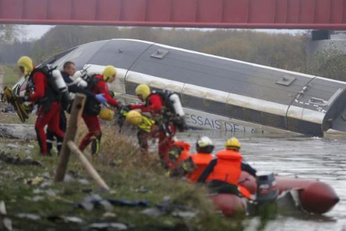 Foto: U Štrasburku vykolejil rychlovlak TGV – nejméně deset mrtvých