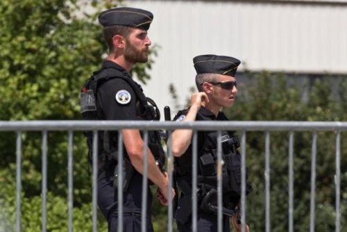 Foto: Útok u Lyonu: Zadržený se přiznal k vraždě šéfa. Stopy vedou do Sýrie