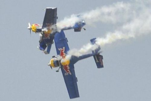 Foto: V Indii o sebe zavadila letadla českého akrobatického týmu