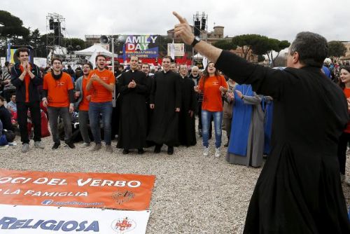 Foto: V Římě se demonstrovalo proti sňatkům osob stejného pohlaví