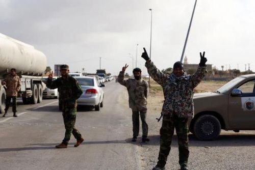Foto: Valls: Chaos v Libyi je přímou hrozbou pro Evropu