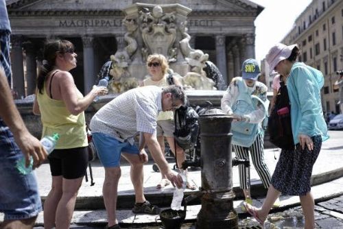 Foto: Vedro dusí Evropu, Itálie a Německo čekají čtyřicítky