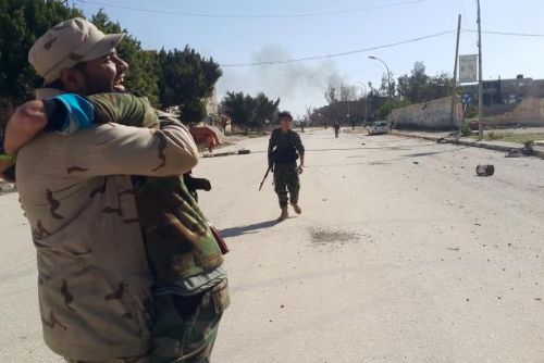 Foto: Vojáci dobyli baštu radikálů v Benghází, Francie prý vede v Libyi tajnou válku