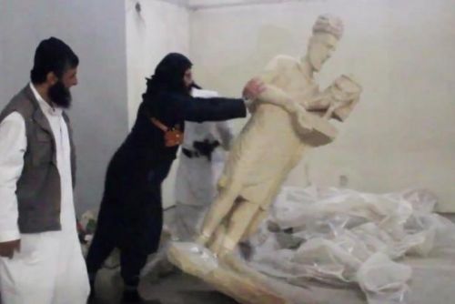 Foto: Vzácné sochy z muzea? Pro nás jen modla, říkají islamisté při jejich ničení