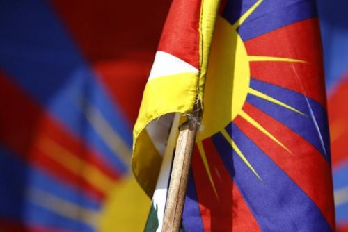 Foto: Za krádež tibetské vlajky musí Číňan zaplatit 15 tisíc korun