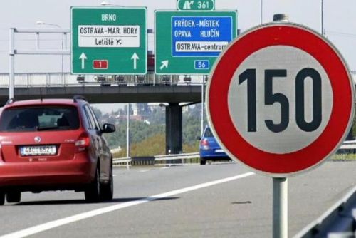 Foto: Zeman 150 na dálnici nechce, novelu vetuje