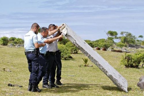 Foto: Zlom v pátrání po MH370? Trosky na Réunionu jsou ze stejného typu stroje