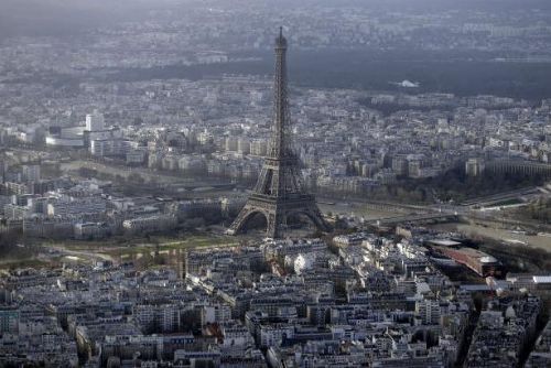 Foto: Znepokojená Paříž: Nad městem létají záhadné drony