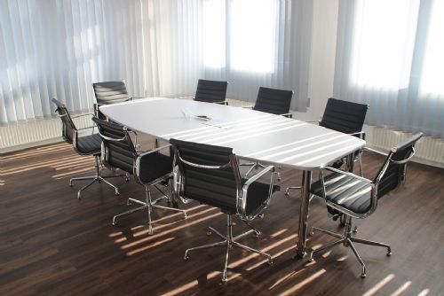 Foto: Potřebujete zajistit profesionální úklid kanceláří v Plzni?