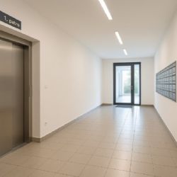 Úklid SVJ v Plzni: čisté a bezpečné společné prostory bez starostí