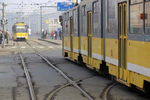 Foto: V plzeňské tramvaji přišel o mobil za 14 tisíc