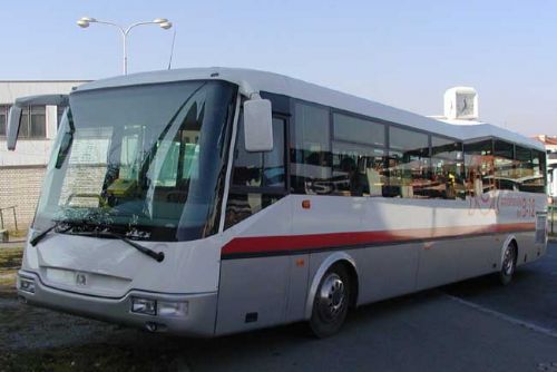 Foto: Vandal na Slovanech poškodil tři autobusy