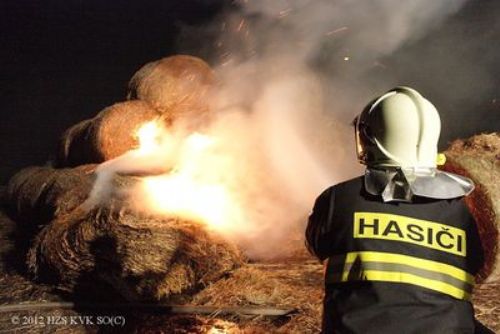 Foto: Hasiči varují před jarním vypalováním trávy