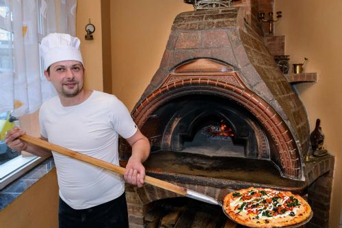 Foto: Nejlepší plzeňská pizza je z kamenné pece!