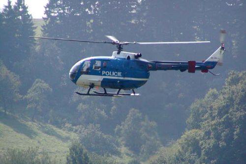 Foto: Policisté s vrtulníkem hledali v Holoubkově seniora