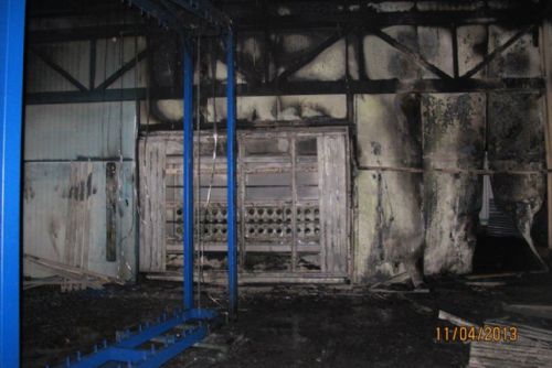Foto: Požár poničil objekt budoucí lakovny v Robčicích   