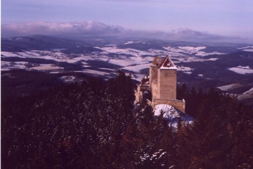 Foto: Šumavský hrad Kašperk láká na zimní prohlídky