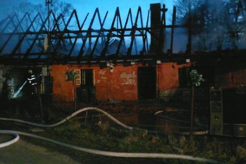Foto: V Hradišťanech shořel rodinný dům  