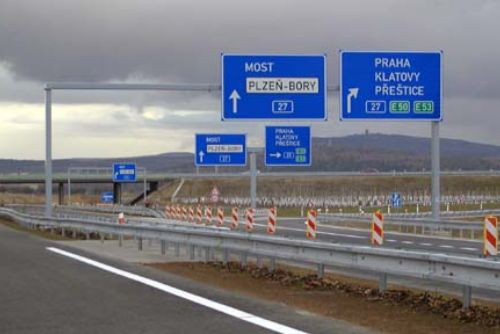 Foto: Na dálnici u Plzně přibyly za rok tisíce aut denně