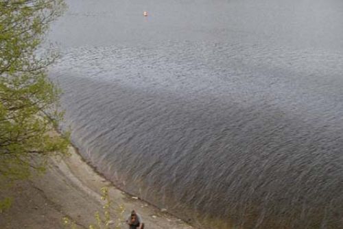 Foto: V rybníku U Krajana na Rokycansku plaval mrtvý cizinec