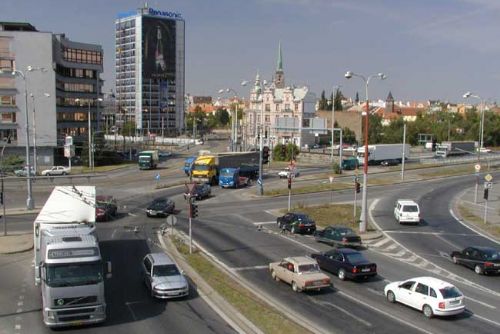 Foto: Dopravu v Plzni už komplikuje oprava mostu U Jána
