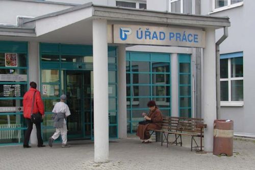 Foto: Úřad práce v Plzni o prázdninách zaplnili učitelé