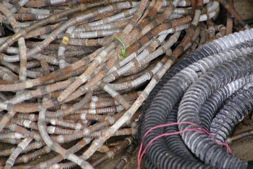 Foto: Ze stodoly v Zádubu zmizely desítky metrů kabelů 
