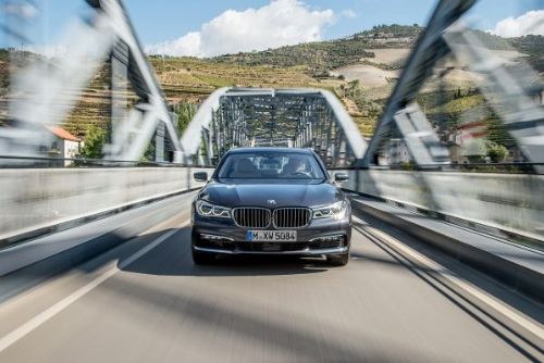Foto: Na podzim 2015 BMW uvádí nové motory pro nové BMW řady 7, nové BMW X1 a BMW řady 2 Active Tourer