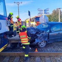 Tragédie u Stoda - střet vlaku s autem si vyžádal život řidiče