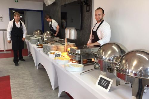 Foto: Výborný catering u příležitosti slavnostního otevření výzkumného centra RICE 