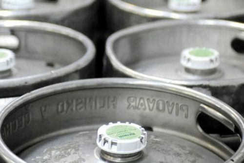 Foto: Ukradli 114 sudů s pivem