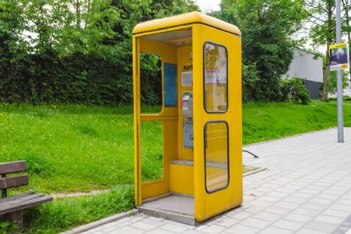 Foto: Chtěl vykrást telefonní automat, k penězům se ale nedostal