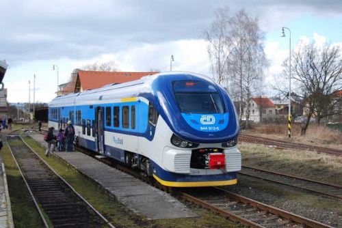Foto: Chystaný jízdní řád přinese změny na tratích Chrást-Radnice a Svojšín-Bor 