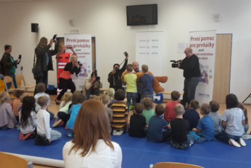 Foto: Do škol na Plzeňsku se vrací výuka první pomoci. Dospělí se pomáhat bojí 