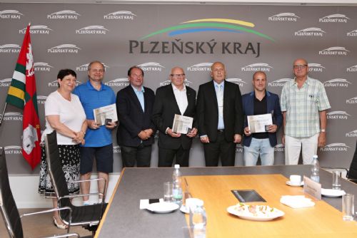 Foto: Hejtman se setkal se zlatými olympioniky z Plzeňského kraje 