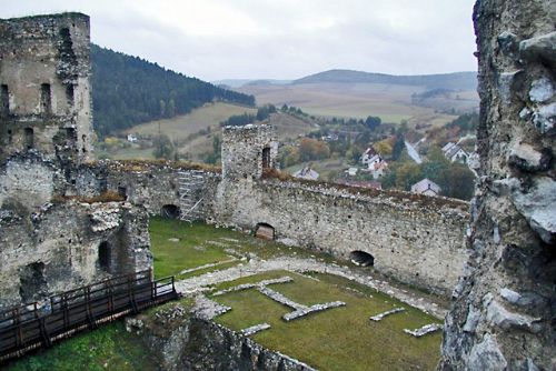Foto: Hrad, zámek i kláštery zvou od pátku na noční prohlídky