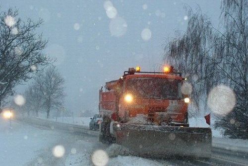 Foto: Sníh zasypal silnice v Plzeňském kraji