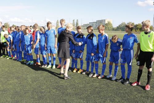 Foto: Ministryně školství otevřela v Plzni fotbalovou akademii i besedovala s učiteli