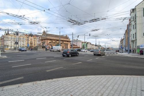 Foto: Na opravenou Borskou ulici se vrátila auta, byl obnoven silniční provoz 