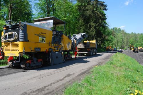 Foto: Padesát kilometrů silnic opraví letos Plzeňský kraj za peníze od státu