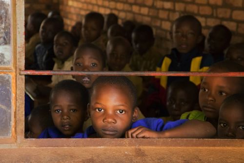 Foto: Plzeň podpoří program na nákup slabikářů pro děti ve Středoafrické republice 