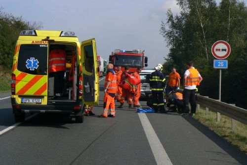 Foto: Po nehodě v Horšovském Týně transportoval dvě děti do nemocnice vrtulník