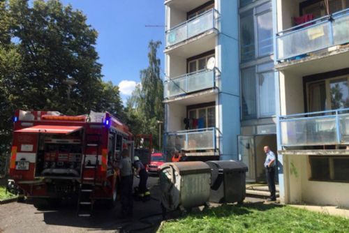 Foto: Při požáru ubytovny v Tachově muselo být evakuováno víc jak sto osob