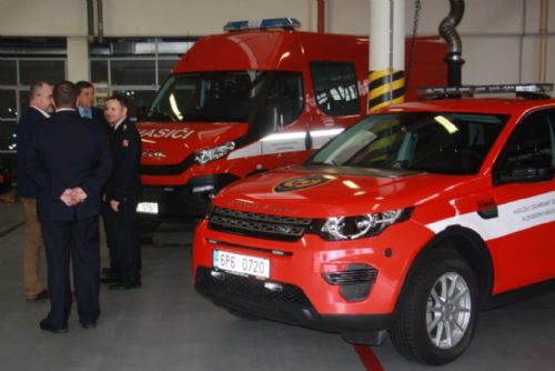 Foto: Profesionální hasiči v Plzni převzali novou zásahovou techniku
