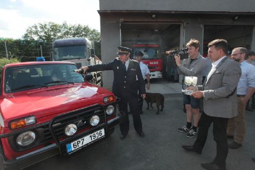 Foto: Skvrňanští dobrovolní hasiči mají nový vůz