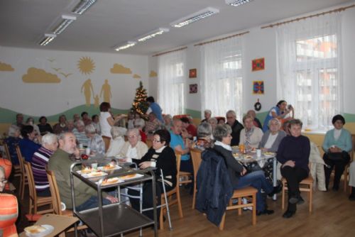 Foto: Starosta centrálního obvodu Plzně navštívil před Vánoci seniory  