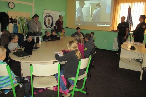 Foto: Strážníci otevřeli v Plzni kroužek pro děti, ještě přijímá zájemce