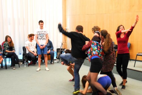 Foto: Studenti z Plzně a Monsu odehrají ve středu společné divadelní představení