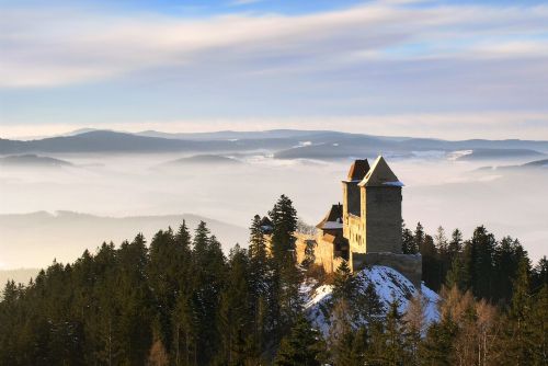 Foto: Kašperk zve od pátku na zimní prohlídky hradu