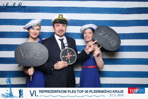 Foto: TOP 09 na svém sobotním námořnickém bále v Plzni plesala i pomáhala